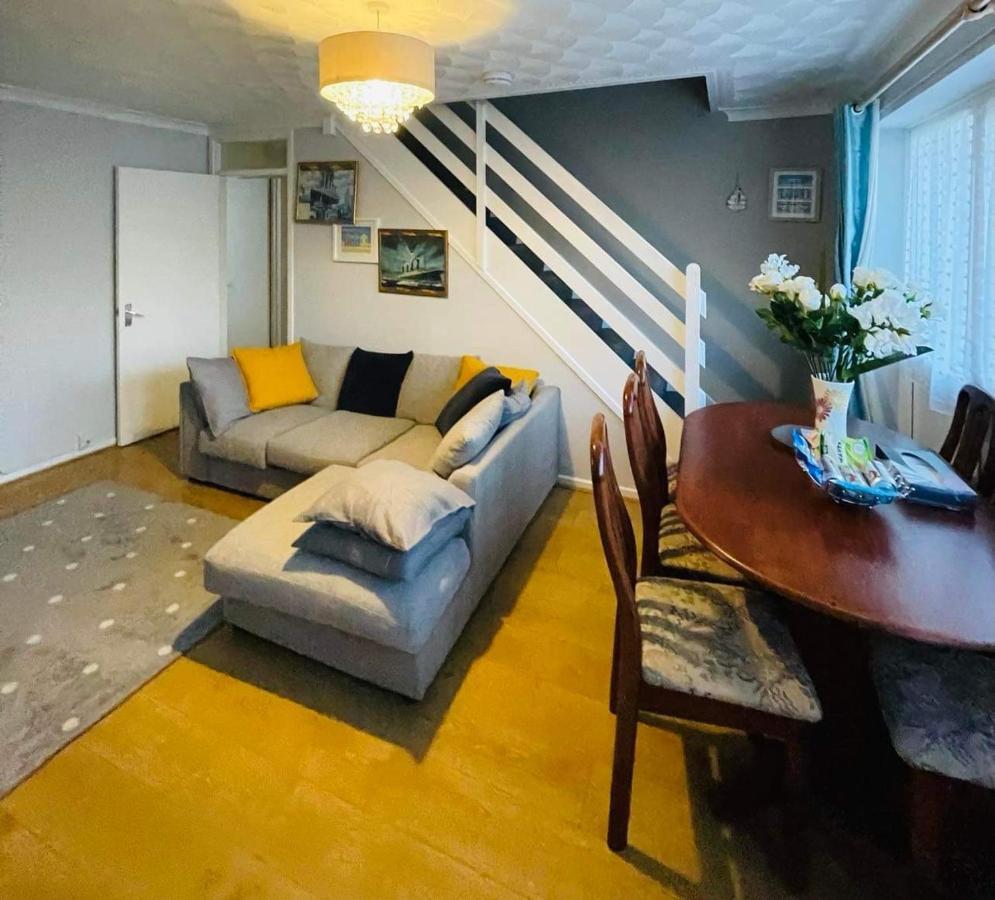 Villa Sea View 3-Bed Heated Pool Eat Bar Kids Park لوستوفت المظهر الخارجي الصورة
