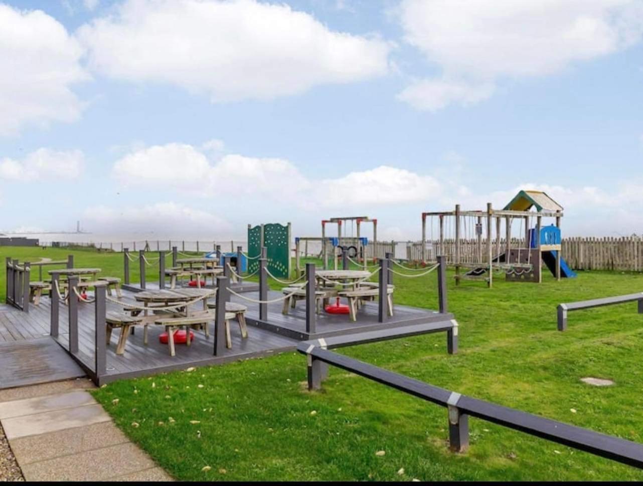 Villa Sea View 3-Bed Heated Pool Eat Bar Kids Park لوستوفت المظهر الخارجي الصورة